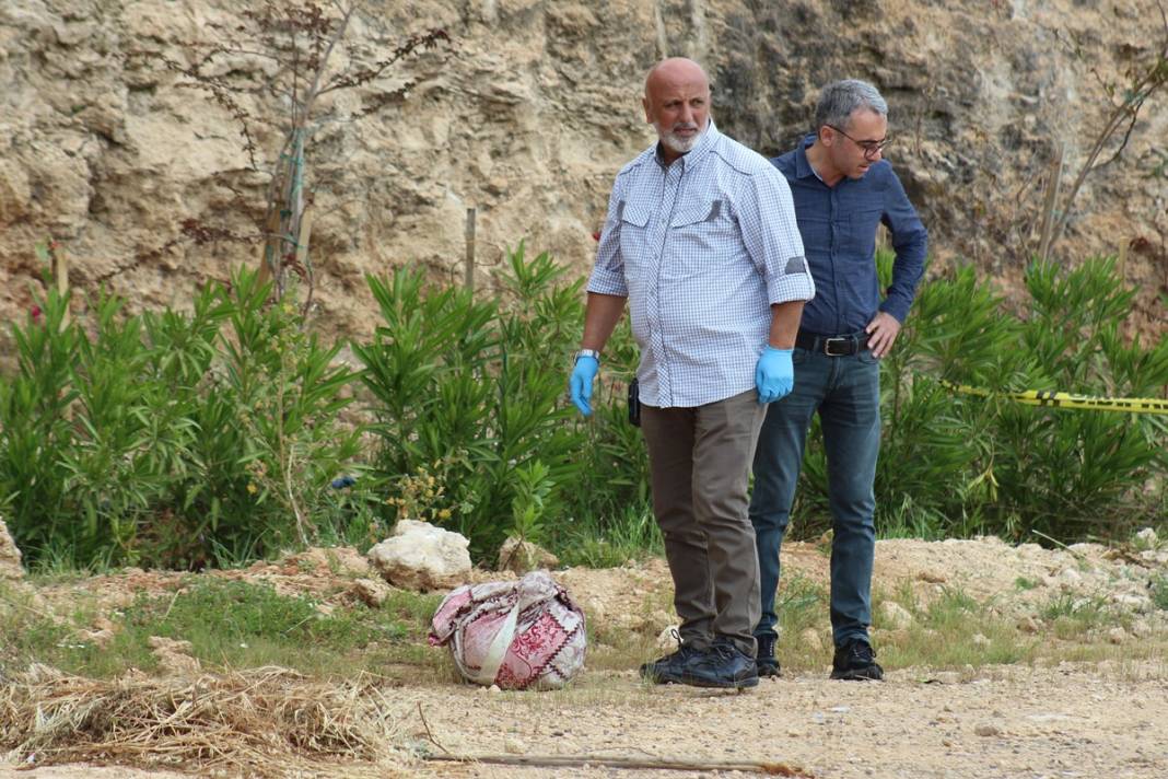 'Kafası kesilmiş ceset bulundu' ihbarı polisi alarma geçirdi! Torbadan çıkanlar herkesi şoke etti 7